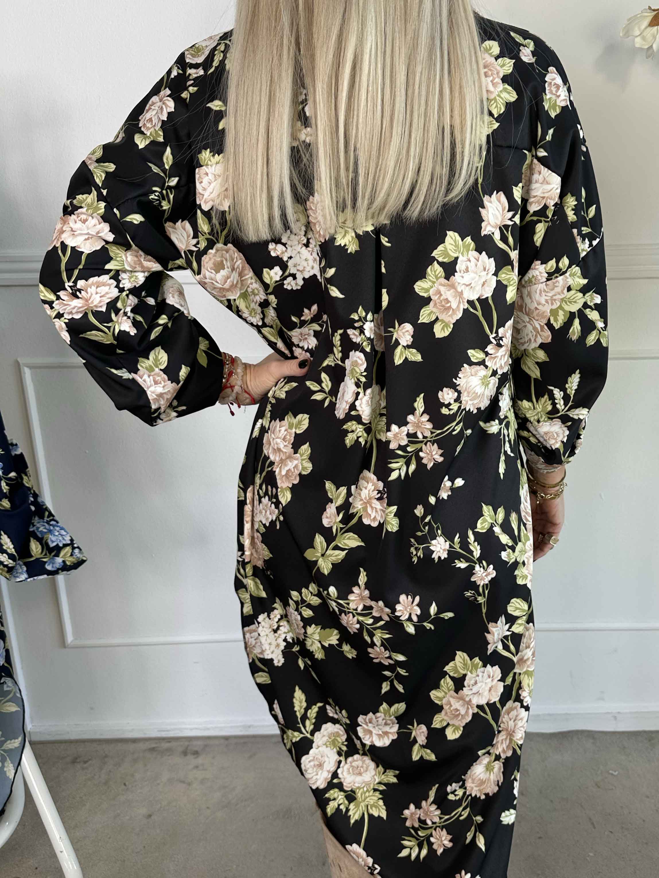 Jessica - Skjortekjole i viskoseblanding med bonderoser